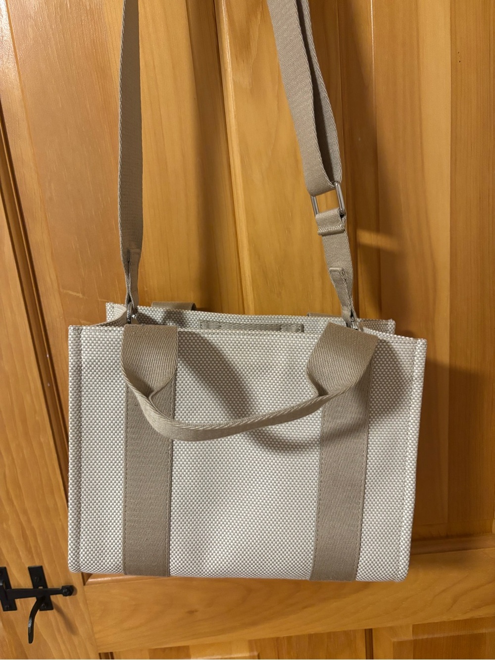 Lululemon Neutral Canvas Tote with Beige Accents - Picture 3 of 4
